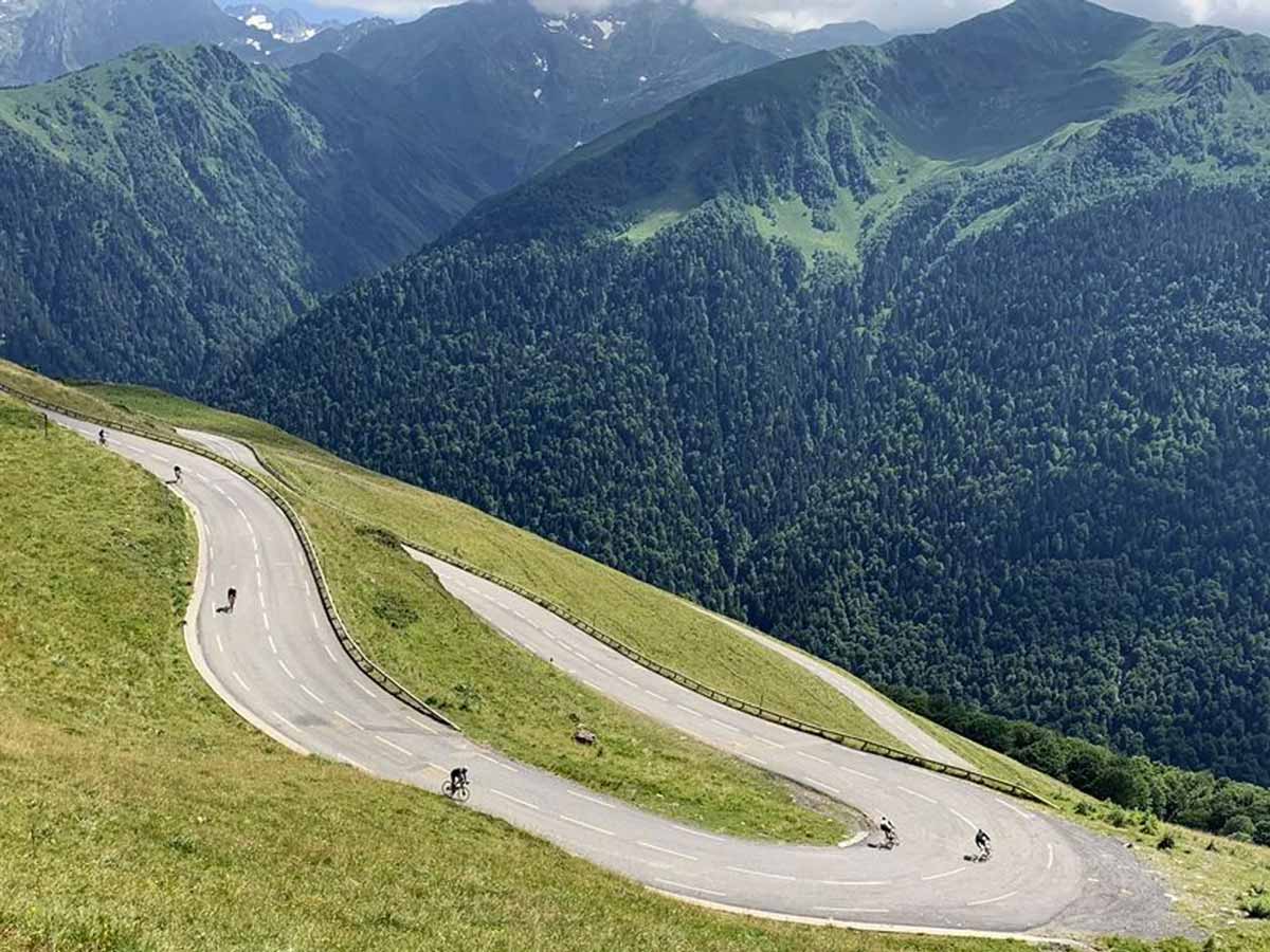 THE GREAT MOUNTAIN PASSES OF THE PYRENEES