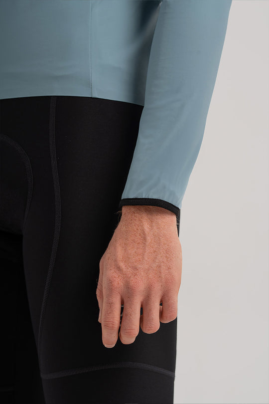 Chaqueta técnica para ciclismo en condiciones de viento y lluvia