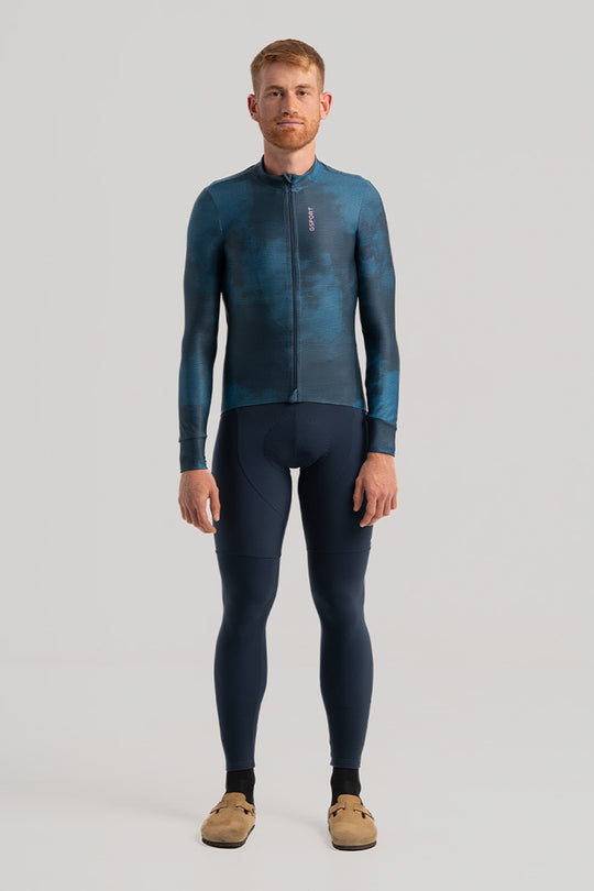 Maillot ONE de Invierno: Tejido afelpado ideal para entretiempo y climas suaves. Comodidad y rendimiento en cada ruta.