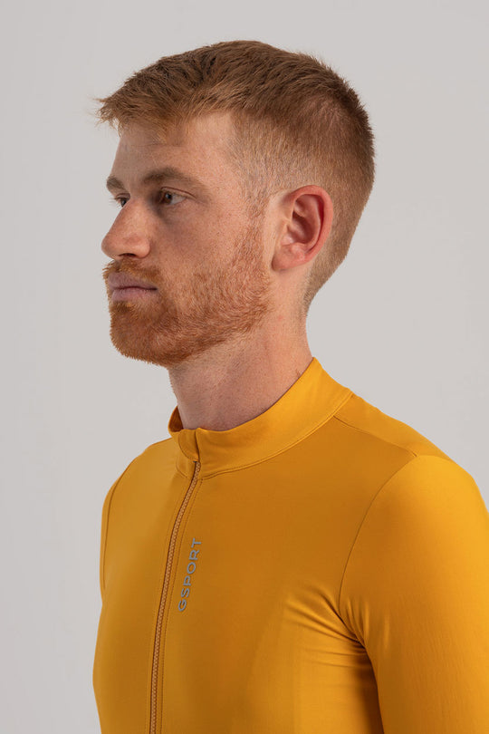 Cremallera YKK®: Cremallera con bloqueo semiautomático para mayor protección y durabilidad.