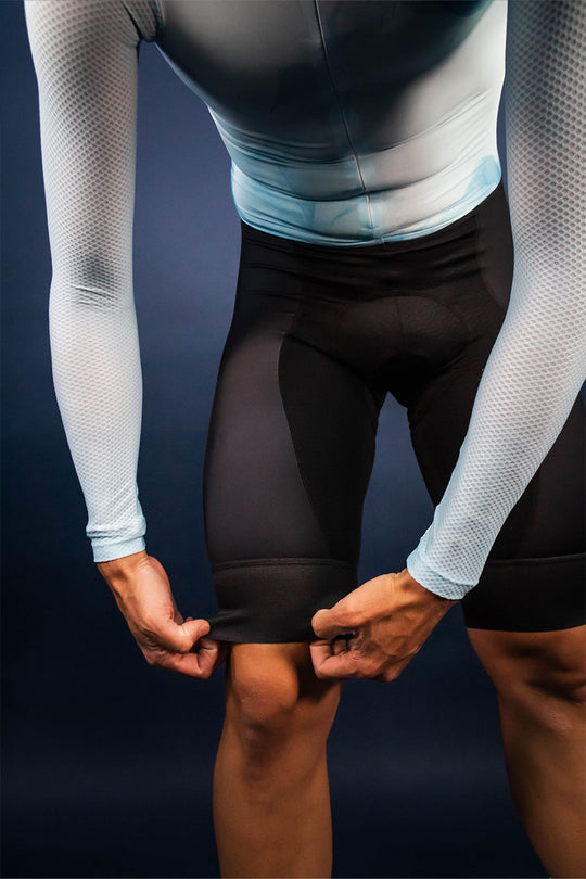 Mono integral de ciclismo. Culotte gofrado en la parte delantera y acabado con goma elástica gsport personaliza