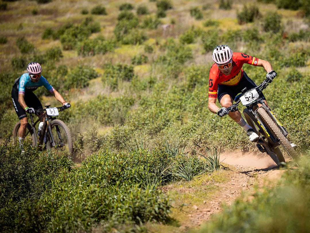 UMA INTENSA CORRIDA DE BICICLETA ANDALUCÍA 2023 PARA O SCOTT CALA BANDIDA