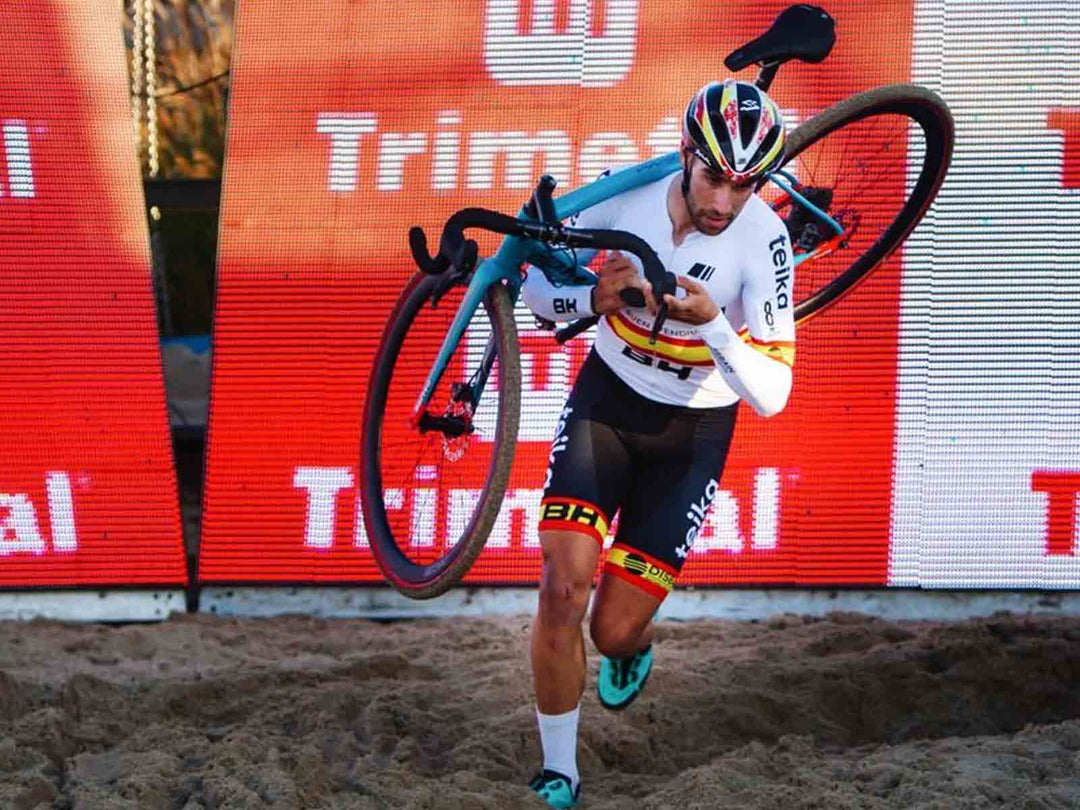 FELIPE ORTS Y EL EQUIPO TEIKA IMPARABLES EN CX