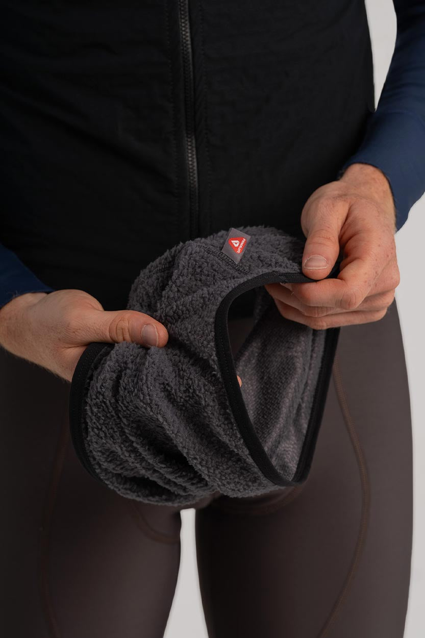 Secado rápido para máximo confort.
Diseñada para rendir entre 0ºC y 20ºC.
Suavidad y calidez en cada kilómetro.