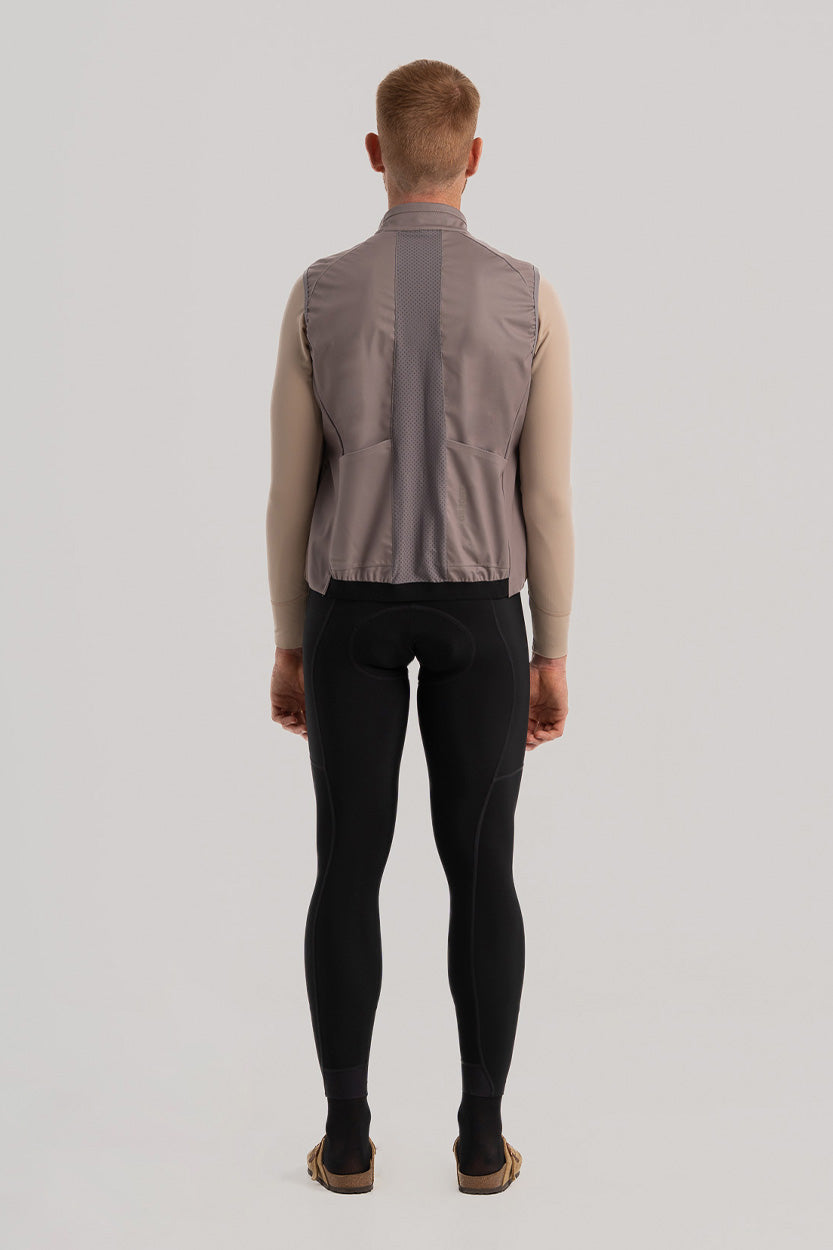 Microperforaciones en la espalda – Mayor ventilación y confort durante el esfuerzo. 