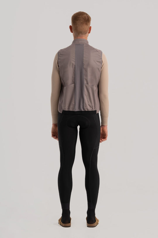 Microperforaciones en la espalda – Mayor ventilación y confort durante el esfuerzo. 