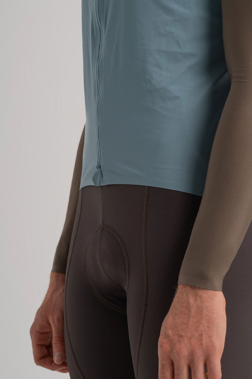 Terminación Bonding y goma siliconada – Ajuste cómodo y sin molestias.
Dos bolsillos traseros 