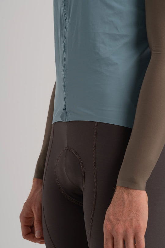 Terminación Bonding y goma siliconada – Ajuste cómodo y sin molestias.
Dos bolsillos traseros 