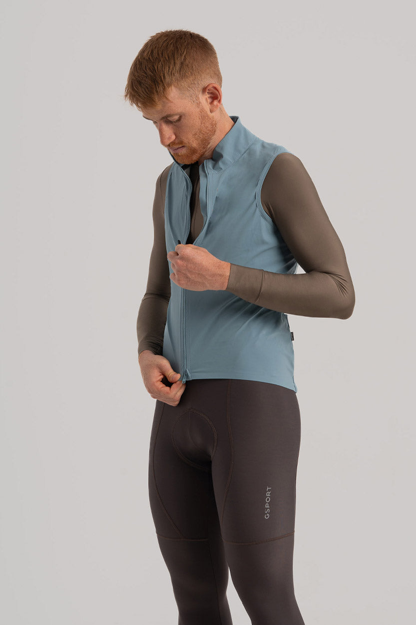 Cremallera YKK® de doble carro – Acceso fácil a los bolsillos y regulación térmica.