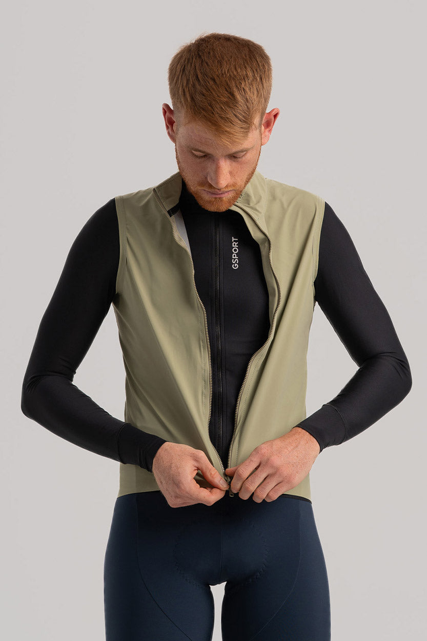 Parte trasera transpirable – Evacuación de sudor y secado rápido.
Cremallera YKK® de doble carro – Fácil acceso a los bolsillos y regulación térmica.