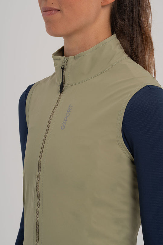 Tejido frontal resistente al agua – Mantente seco en condiciones adversas.