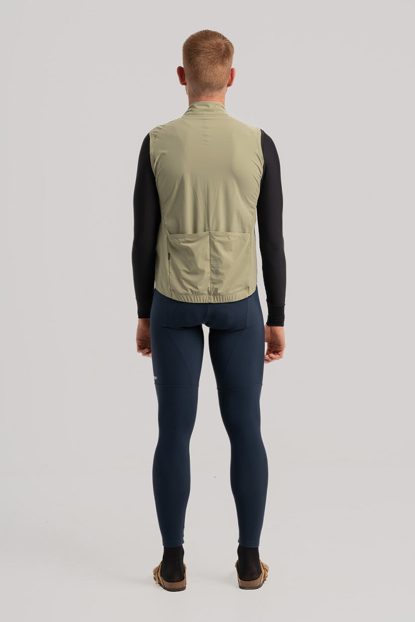 Tejido frontal resistente al agua – Mantente seco en condiciones adversas.