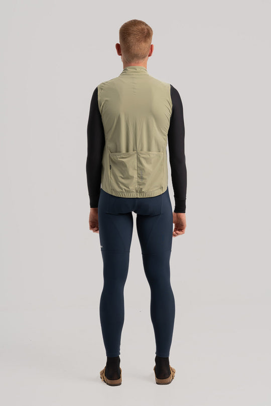 Tejido frontal resistente al agua – Mantente seco en condiciones adversas.