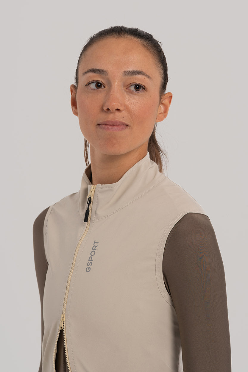 Cremallera YKK® doble carro – Acceso fácil a bolsillos y regulación térmica.