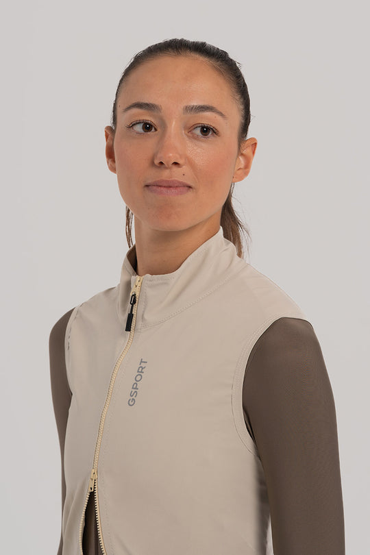 Cremallera YKK® doble carro – Acceso fácil a bolsillos y regulación térmica.