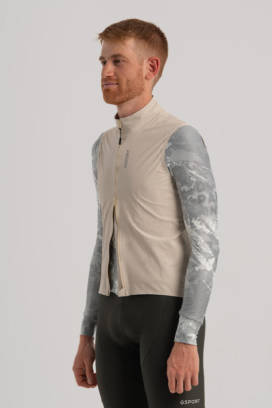 Membrana frontal hidrofóbica – Repele el agua y mantiene el torso seco.