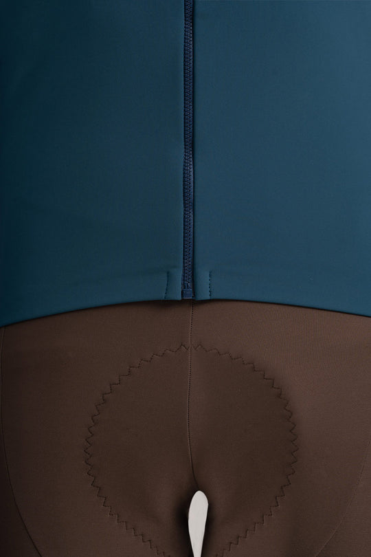 Cremallera YKK® Vislon® y detalles reflectantes en chaqueta ciclista