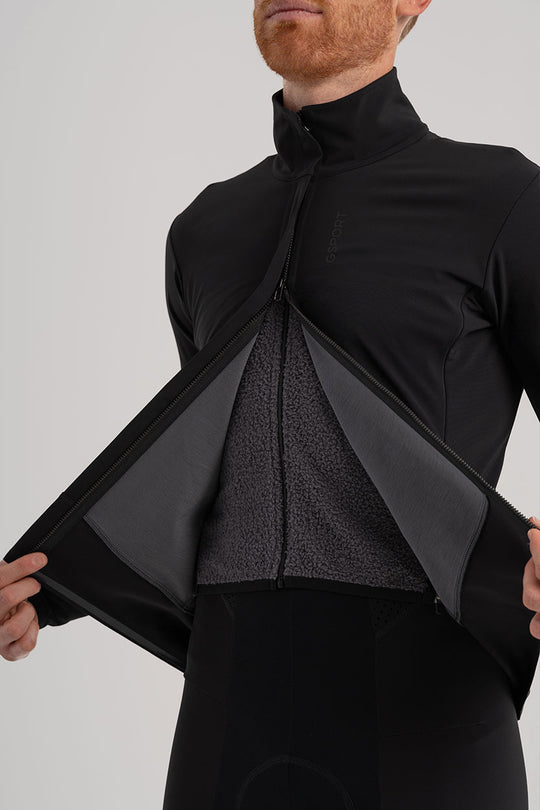 Alta transpirabilidad y secado rápido – Mantente seco y cómodo en rutas exigentes.