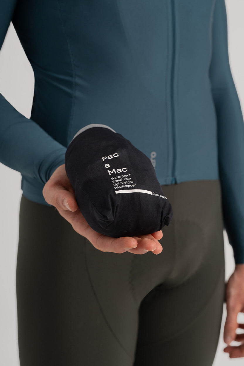Compactable en su propio bolsillo – Ocupa el mínimo espacio en el maillot.