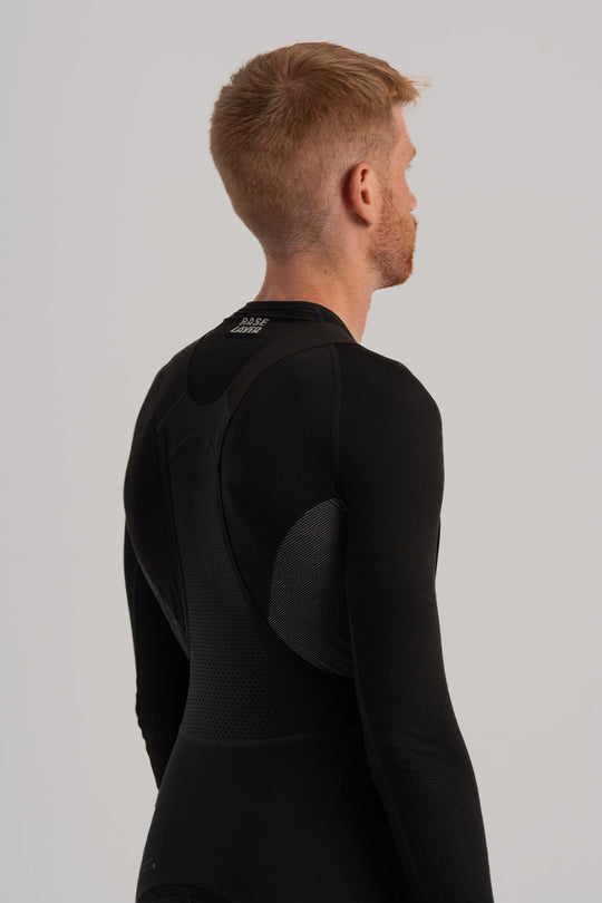 Tirantes de corte láser y espalda microperforada – Ajuste perfecto y ventilación.