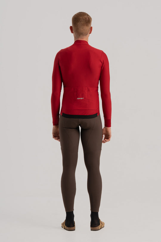 Ajuste Perfecto: Sin costuras visibles y goma siliconada trasera para un maillot que no se mueve.