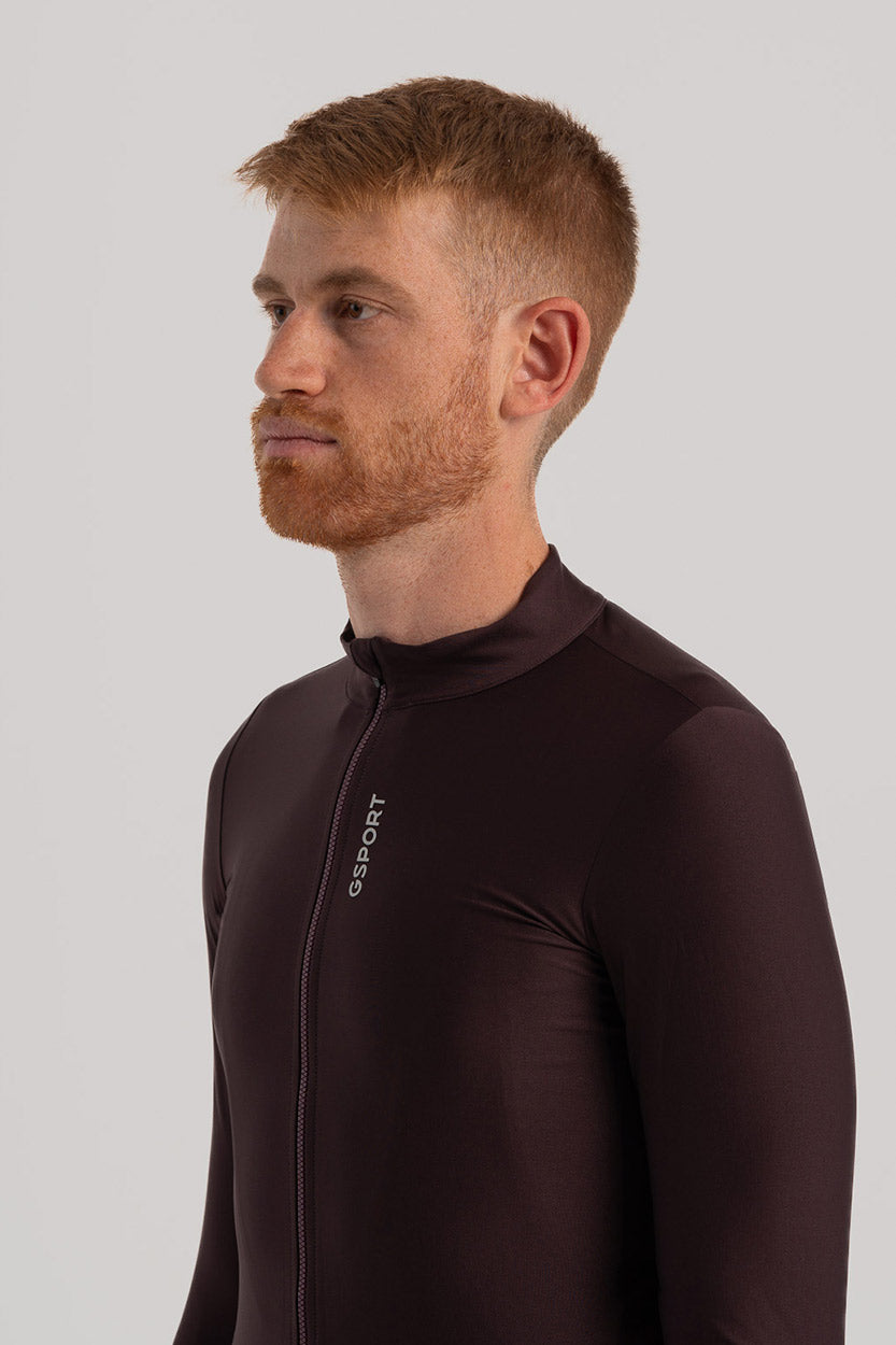 Cremallera YKK®: Cremallera con bloqueo semiautomático para mayor protección y durabilidad.