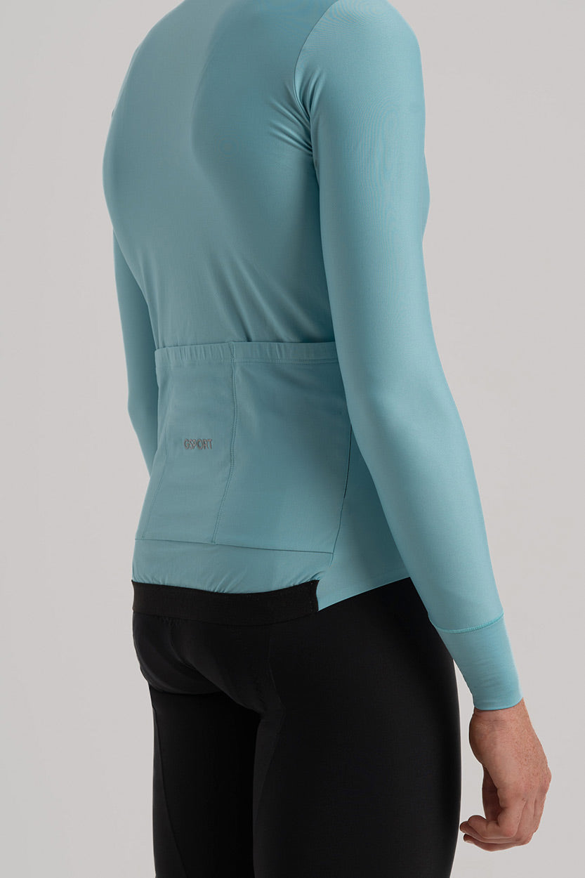 Ajuste Perfecto: Sin costuras visibles y goma siliconada trasera para un maillot que no se mueve.