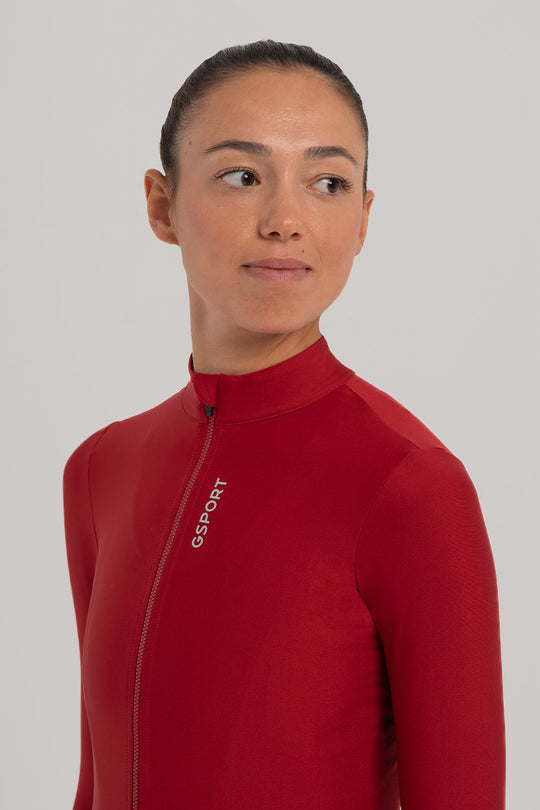 Ajuste Perfecto: Sin costuras visibles y goma siliconada trasera para un maillot que no se mueve.
