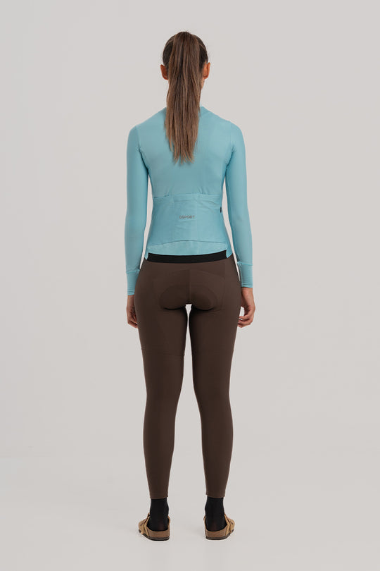 Ajuste Perfecto: Sin costuras visibles y goma siliconada trasera para un maillot que no se mueve.