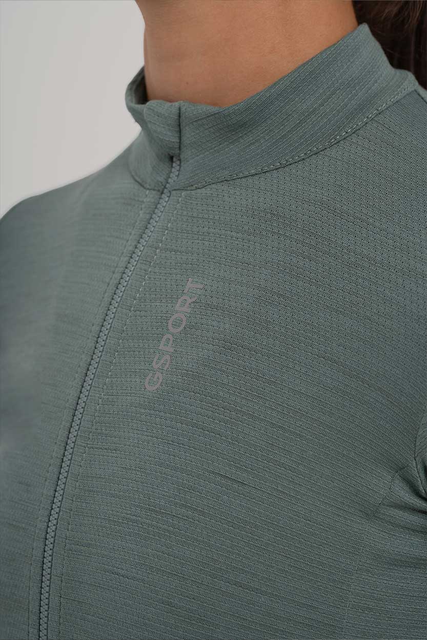 Cremallera YKK® Vislon® – Seguridad y suavidad con bloqueo semiautomático.