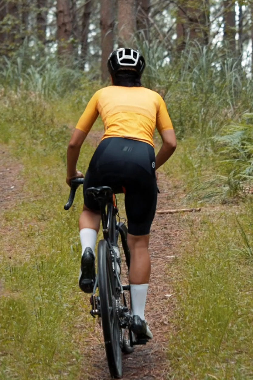 culotte corto de ciclismo gravel de mujer con bolsillos color negro
