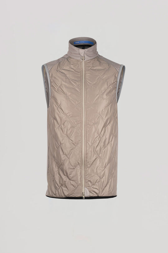 Tejido WR resistente al agua – Conserva el calor incluso en condiciones húmedas.