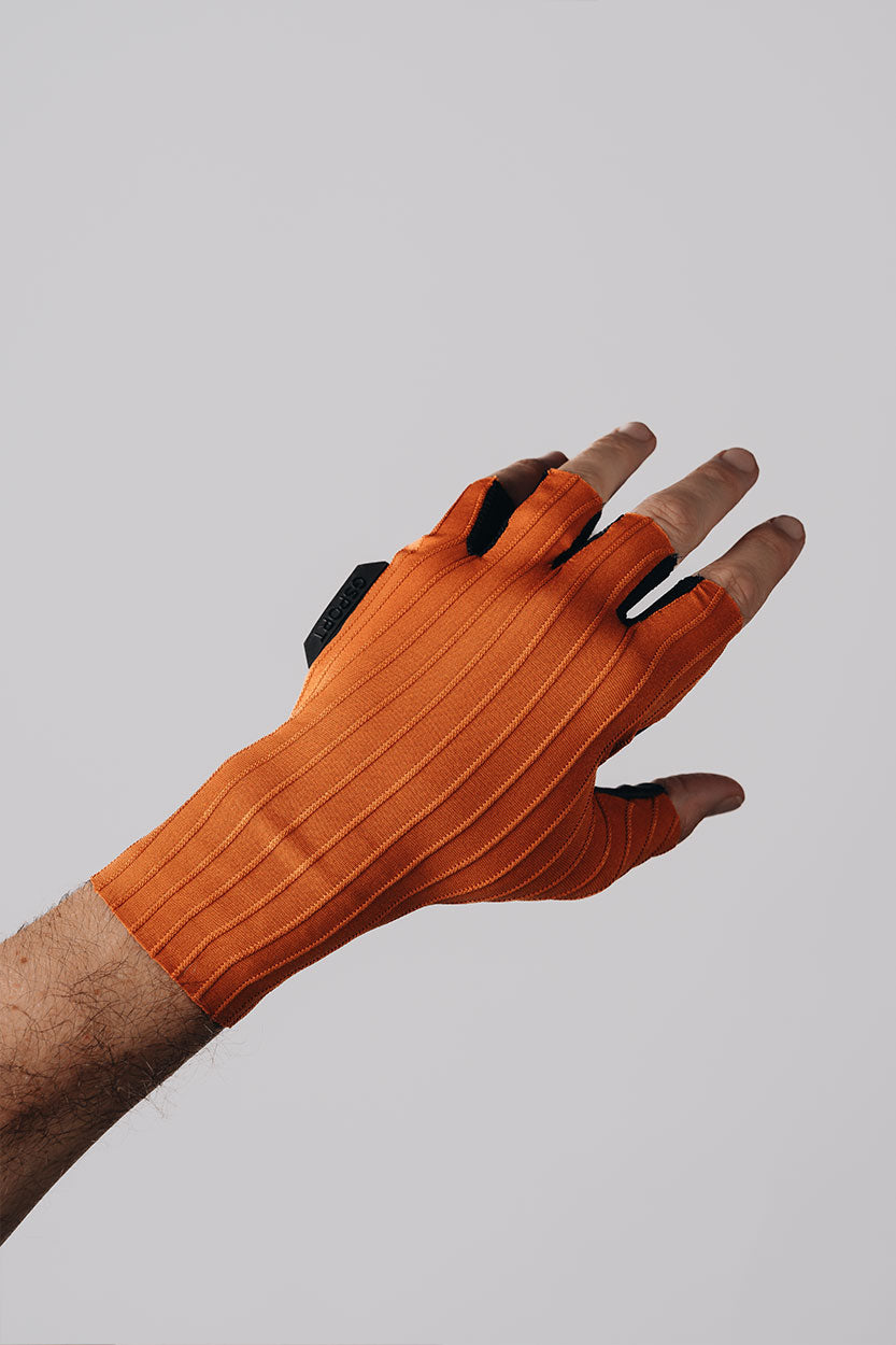 Dorso con acabado bonding – Flexibilidad sin roces ni costuras.