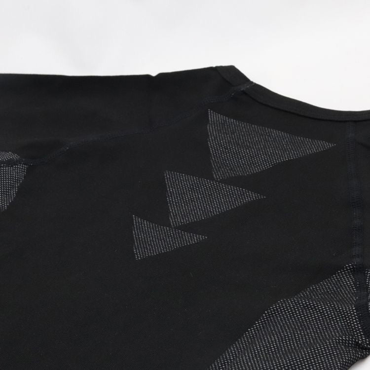 camiseta interior negra seamless tejido compresivo larga duracion rendimiento profesional